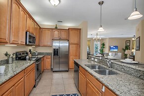 Cozy Condo W/private Balcony Steps to Conv. Ctr