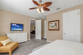 Cozy Condo W/private Balcony Steps to Conv. Ctr