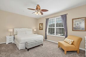 Cozy Condo W/private Balcony Steps to Conv. Ctr