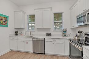 Gorgeous Margaritaville Cottage W/private Patio!