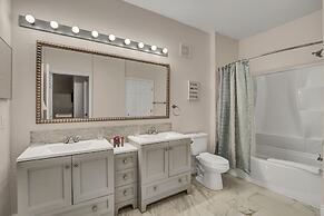 Luxurious Condo Near Disneyfree Waterpark Access