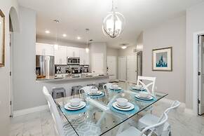 Luxurious Condo Near Disneyfree Waterpark Access