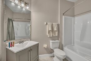 Luxurious Condo Near Disneyfree Waterpark Access