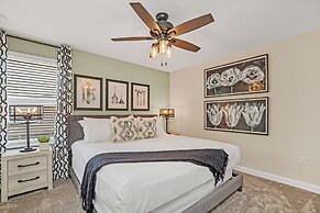 Large Villa, Private Pool+game Room+movie Theater!