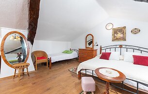 Holiday House Marina