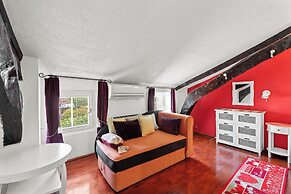 Holiday House Marina