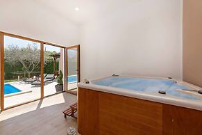 Charming 6-bed Villa in Vižinada
