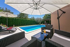 Charming 6-bed Villa in Vižinada