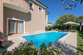 Charming 6-bed Villa in Vižinada