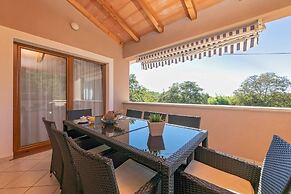 Charming 6-bed Villa in Vižinada