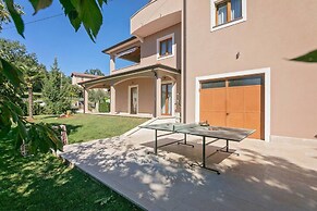 Charming 6-bed Villa in Vižinada