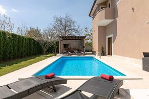Charming 6-bed Villa in Vižinada