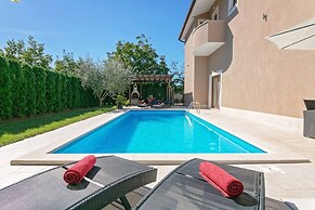 Charming 6-bed Villa in Vižinada