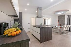 Charming 6-bed Villa in Vižinada