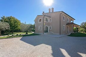 Charming 6-bed Villa in Vižinada