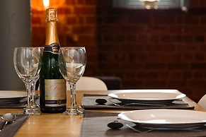 Karah Suites - Gloucester Docks