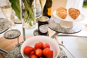 Karah Suites - Harescombe House