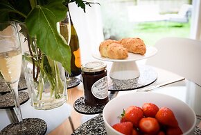 Karah Suites - Harescombe House