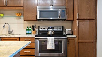 16th FL Bold CozySuites w/pool, gym, roof #2