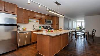 16th FL Bold CozySuites w/pool, gym, roof #2