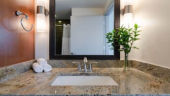 22nd FL Bold CozySuites w/pool, gym, roof