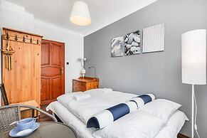 Plac Neptuna Apartments by Renters