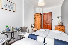 Plac Neptuna Apartments by Renters