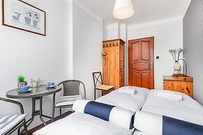 Plac Neptuna Apartments by Renters