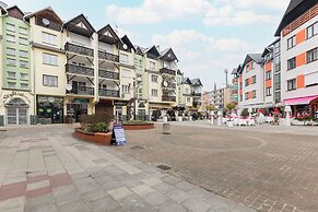 Plac Neptuna Apartments by Renters