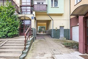 Plac Neptuna Apartments by Renters