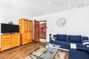 Plac Neptuna Apartments by Renters