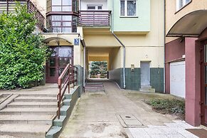 Plac Neptuna Apartments by Renters