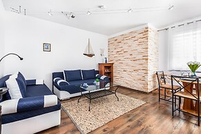 Plac Neptuna Apartments by Renters