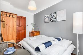 Plac Neptuna Apartments by Renters