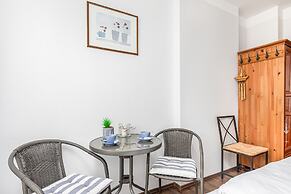 Plac Neptuna Apartments by Renters