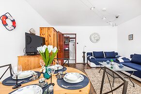 Plac Neptuna Apartments by Renters