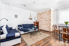 Plac Neptuna Apartments by Renters