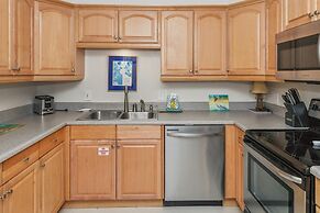 Cute 2 bedroom overlooking Harbor and Tennis Courts Condo by RedAwning