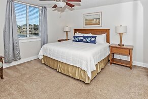 Cute 2 bedroom overlooking Harbor and Tennis Courts Condo by RedAwning