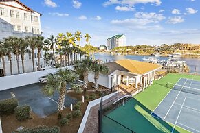Cute 2 bedroom overlooking Harbor and Tennis Courts Condo by RedAwning