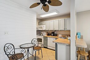 Studio With A Queen Size Bed, Twin Bed And Sofa Sleeper - Sleeps 5 0 B