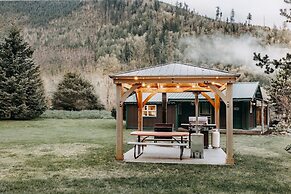 72mf - Rustic - Pets Ok - Sleeps 2 1 Bedroom Cabin by Redawning