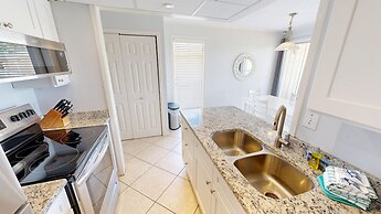 SPC 2013 is a Pet Friendly Upstairs 1 BR with Seasonal Beach Setup by 