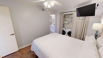 SPC 2013 is a Pet Friendly Upstairs 1 BR with Seasonal Beach Setup by 