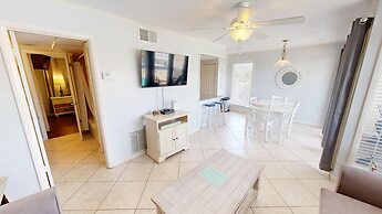 SPC 2013 is a Pet Friendly Upstairs 1 BR with Seasonal Beach Setup by 