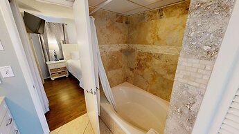 SPC 2013 is a Pet Friendly Upstairs 1 BR with Seasonal Beach Setup by 