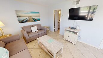 SPC 2013 is a Pet Friendly Upstairs 1 BR with Seasonal Beach Setup by 