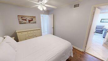 SPC 2013 is a Pet Friendly Upstairs 1 BR with Seasonal Beach Setup by 