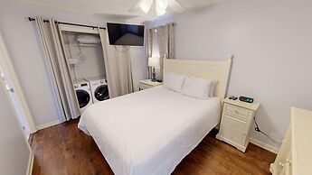 SPC 2013 is a Pet Friendly Upstairs 1 BR with Seasonal Beach Setup by 