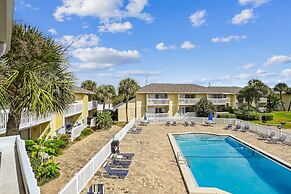 SPC 2013 is a Pet Friendly Upstairs 1 BR with Seasonal Beach Setup by 